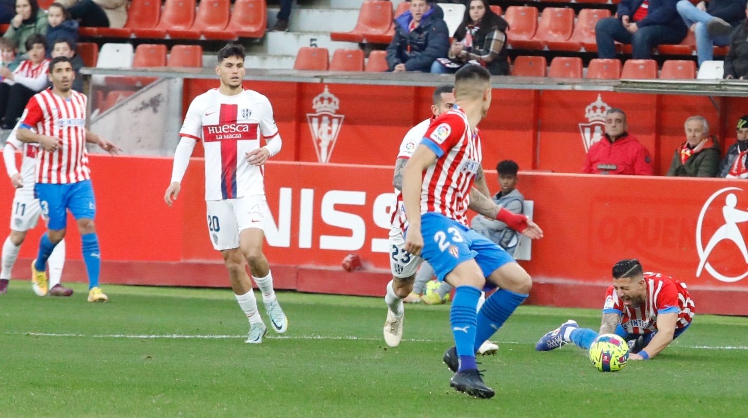 En imágenes: Así fue el Sporting-Huesca en El Molinón