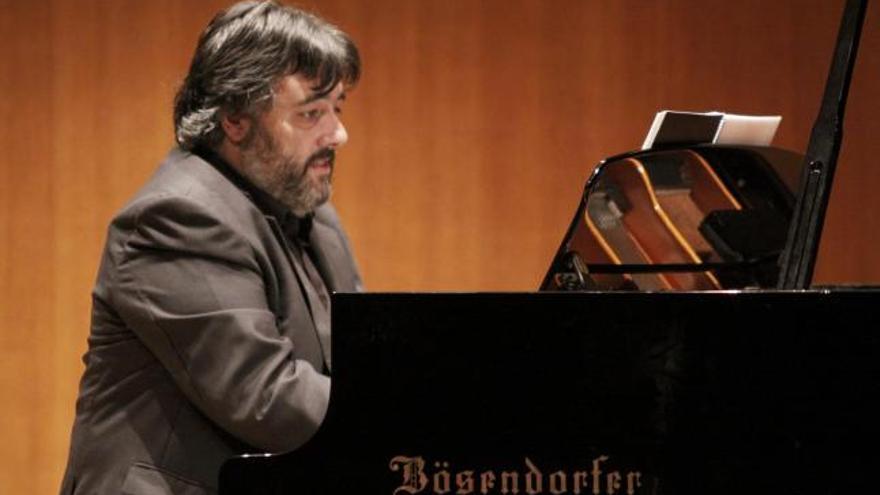 El pianista vallisoletano, Diego Fernández, durante el recital en honor a Isaac Albéniz.