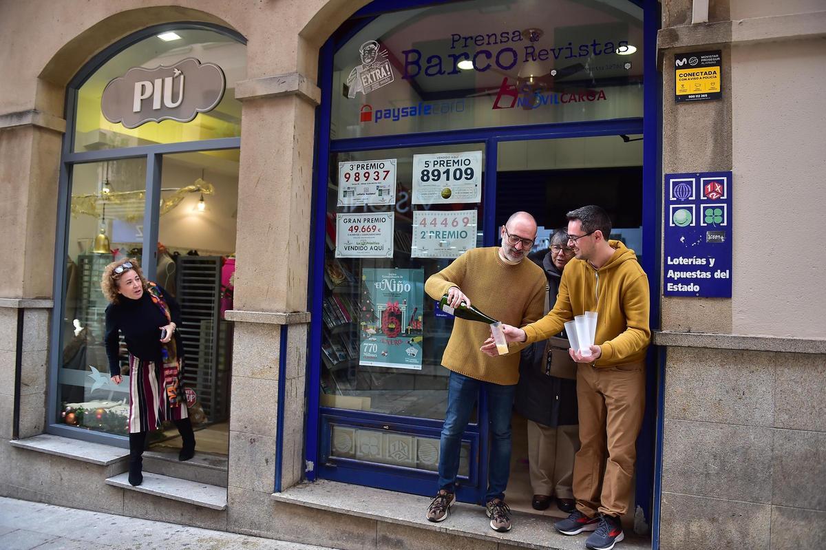 Fotogalería | Los instantes del sorteo de la Lotería de Navidad en Extremadura