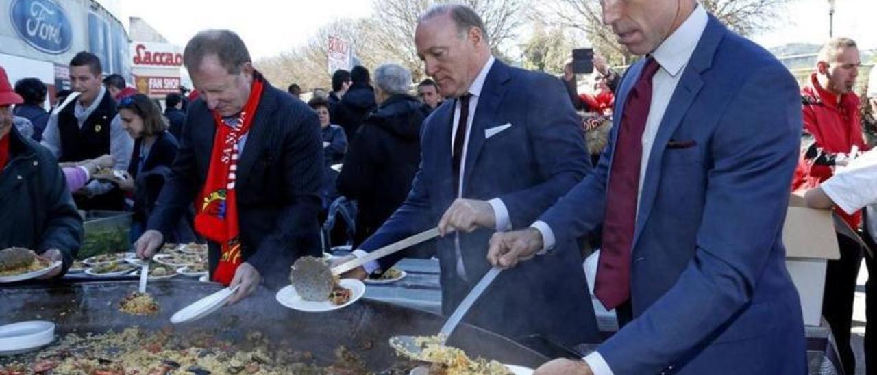 Robert Sarver, Andy Kohlberg y Steve Nash, en la previa del encuentro del centenario del Real Mallorca, en marzo de 2016.