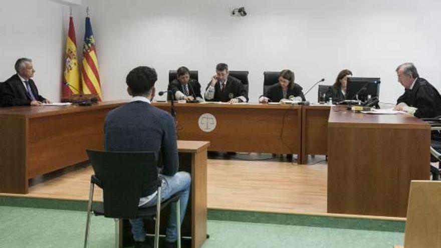 Juzgan una pelea en Alicante causada por una cita a través de Tuenti