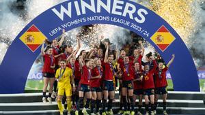 Las jugadoras de la selección española celebran la conquista de la Liga de Naciones