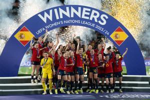 DIRECTO | La selección femenina de fútbol celebra con la afición la victoria en la Liga de Naciones