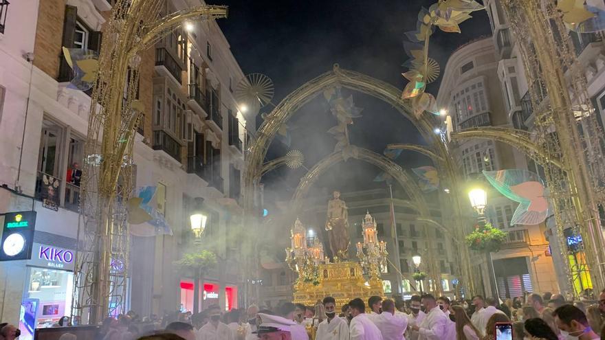 Procesión Magna de Málaga | El Resucitado, a su paso por Larios