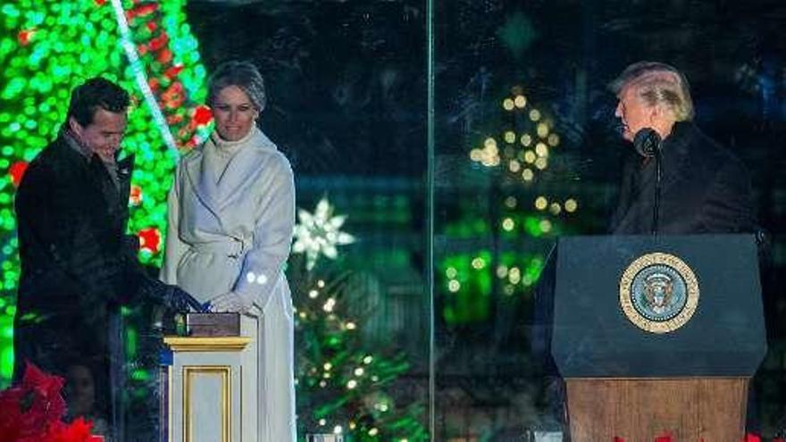 Melania Trump enciende el árbol de Navidad de la Casa Blanca