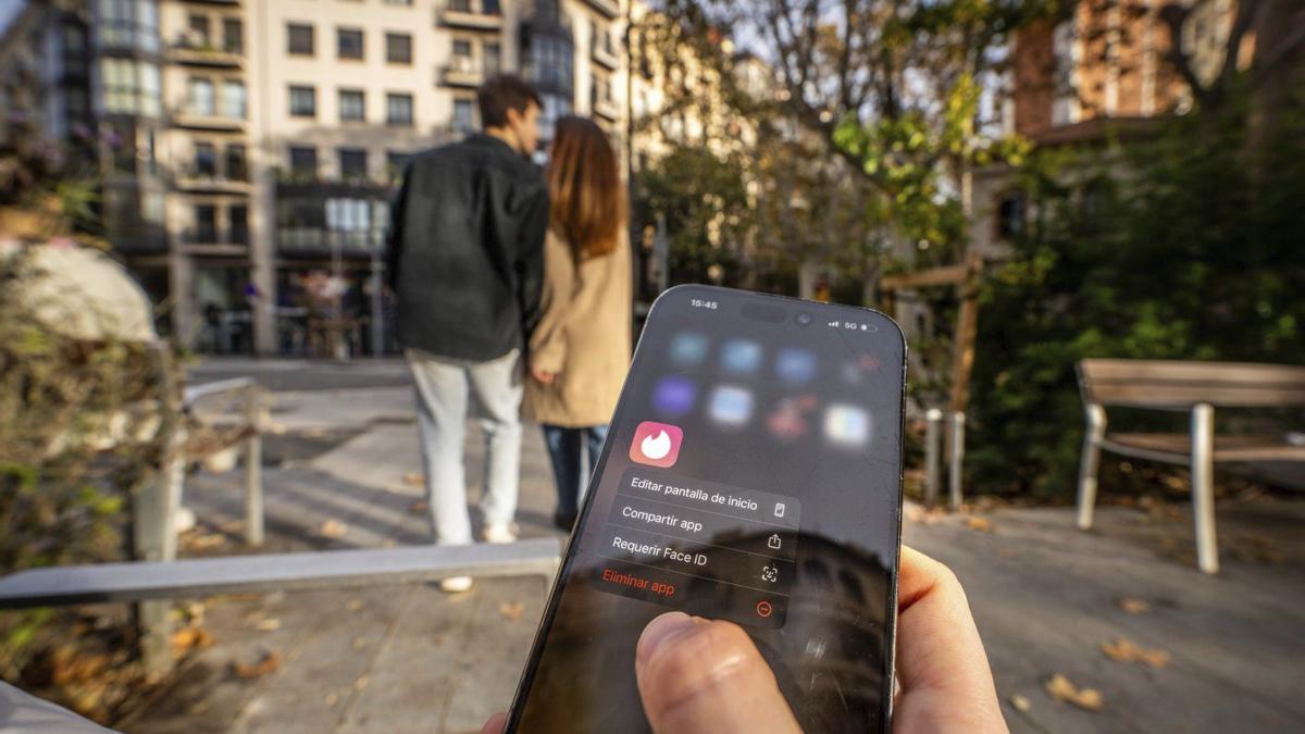 L’aplicació de cites Tinder al mòbil d’un usuari.