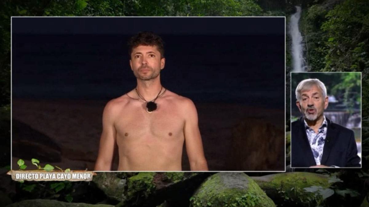 Carlos Sobera habla con Ángel Cristo, concursante de 'Supervivientes' e hijo de Bárbara Rey.