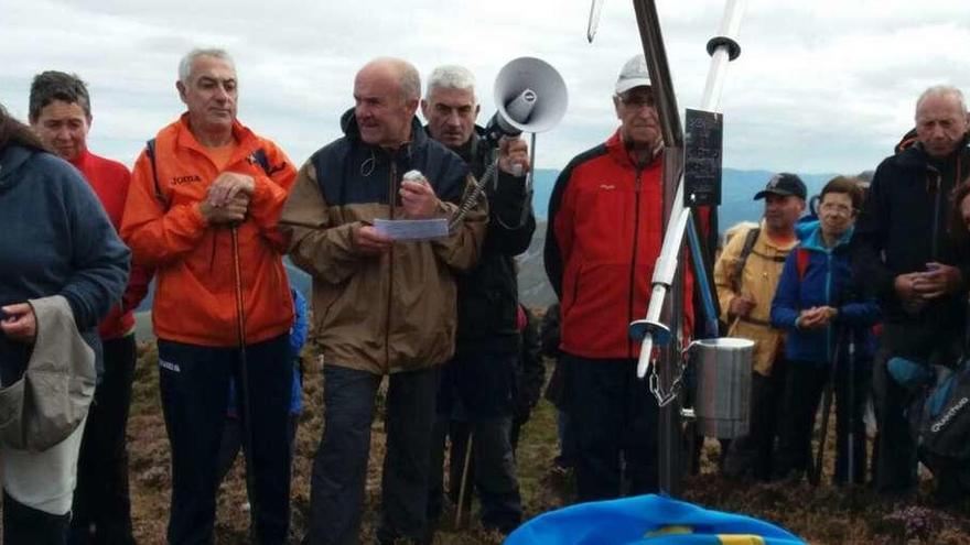 Homenaje póstumo del Estoupo a Suso Gudín en el pico Capiecha