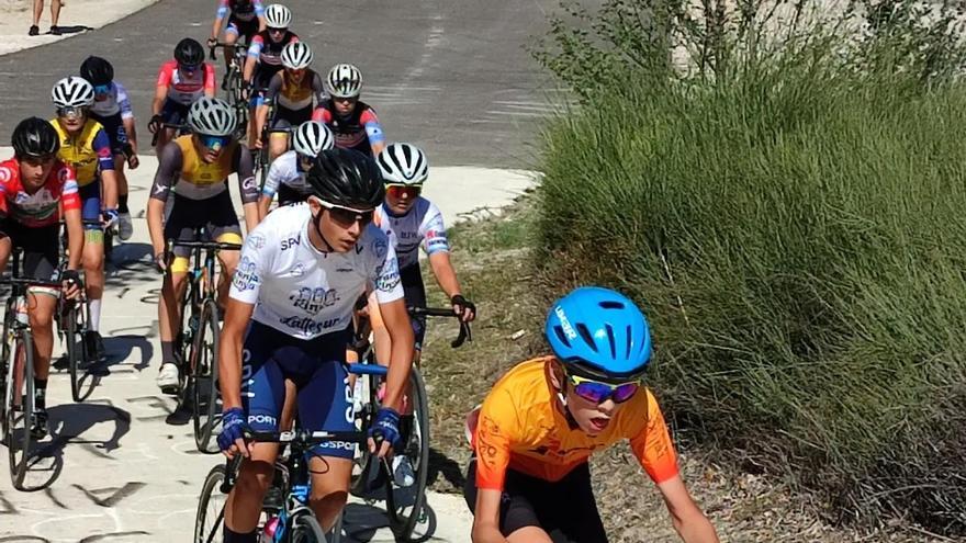 Participantes en la carrera ciclista coordinada en el Palomar.