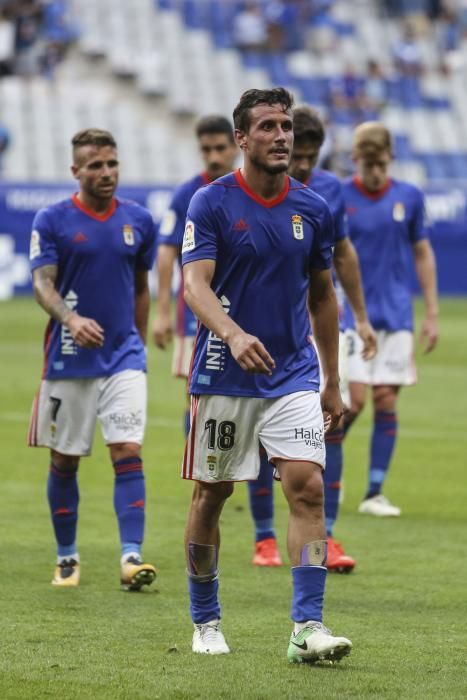 El partido entre el Real Oviedo y el Rayo Vallecano, en imágenes