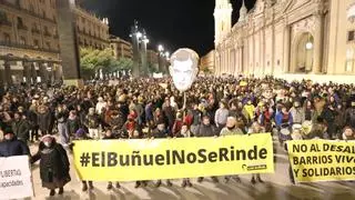 Multitudinaria marcha en contra del desalojo del Luis Buñuel