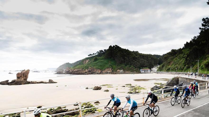 La marcha cicloturista por el centro-occidente asturiano, en imágenes