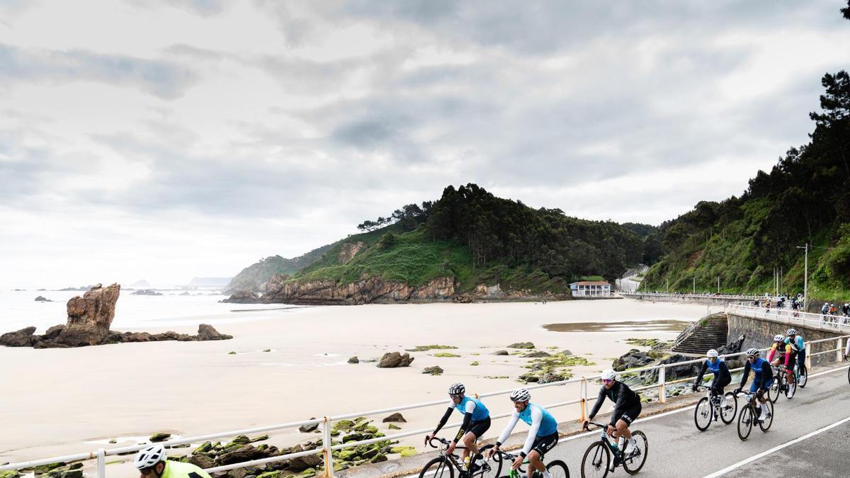 La marcha cicloturista por el centro-occidente asturiano, en imágenes