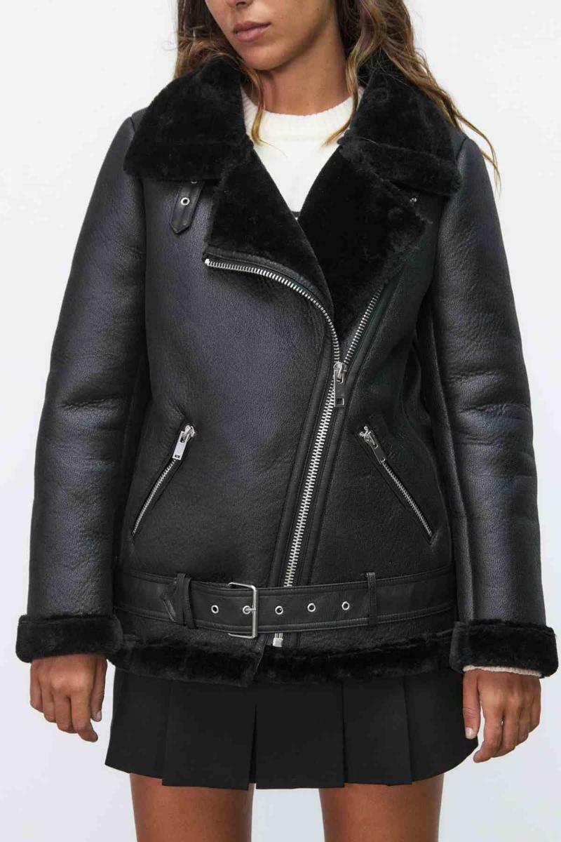 Cazadora efecto cuero con detalle cinturón de Zara
