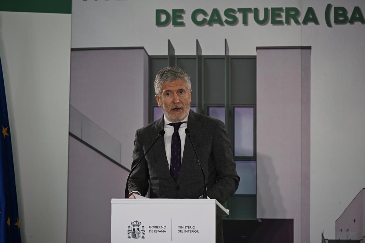 El ministro de Interior, Fernando Grande-Marlaska, durante el acto de inauguración del nuevo cuartel de Castuera (Badajoz)