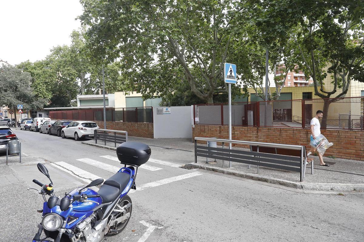 L'entrada de l'escola, al carrer Mare de Deu de la Salut que serà per a vianants.