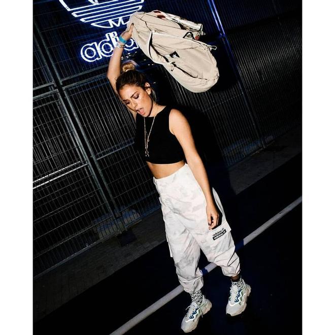 Blanca Suárez con look deportivo y un recogido despeinado