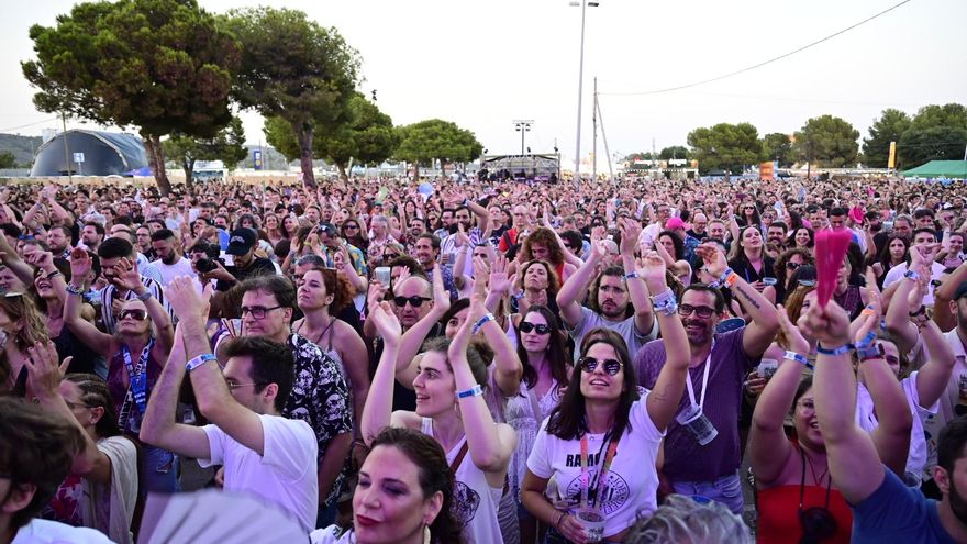 El Festival Internacional de Benicàssim arranca con ambiente festivo pese a la protesta por el fondo vinculado a Israel