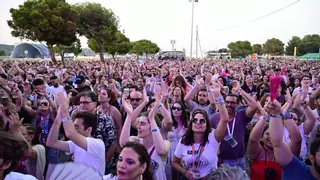 El Festival Internacional de Benicàssim arranca con ambiente festivo pese a la protesta por el fondo vinculado a Israel