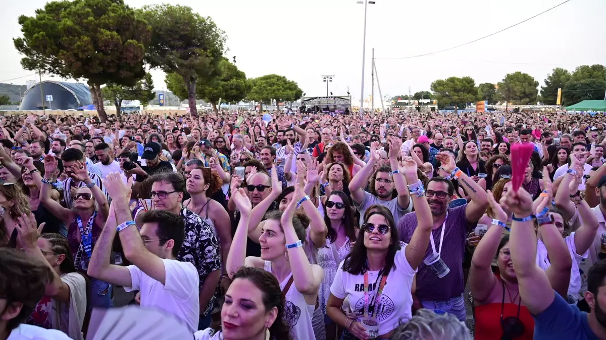 El Festival Internacional de Benicàssim arranca con ambiente festivo pese a la protesta por el fondo vinculado a Israel
