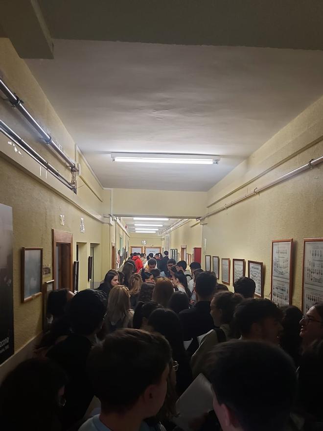 Así estaban los pasillos del León Felipe esta mañana para realizar las pruebas de la EBAU.