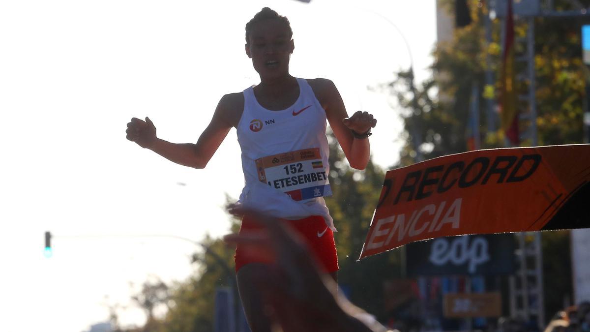 Letesenbet Gidey batió el récord en València