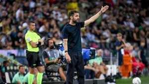 Cesc Fabregas durante el partido ante el Udinese