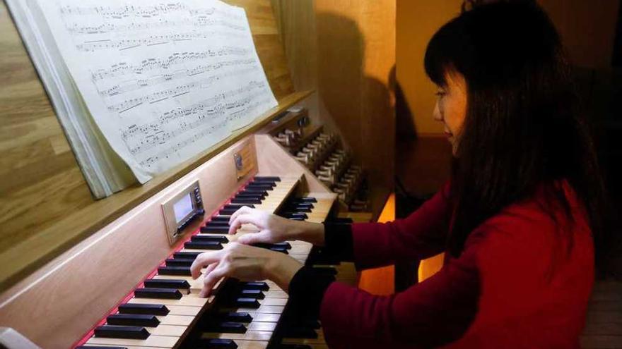 La organista Izumi Kando agrada en Sabugo