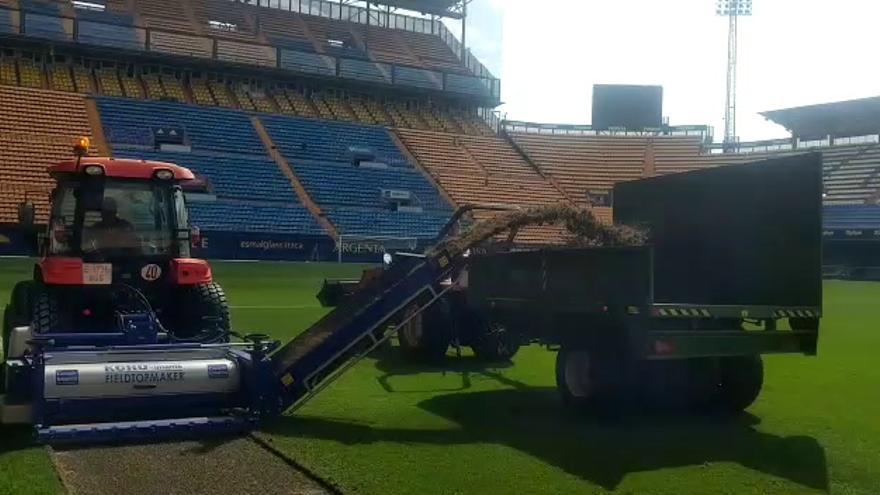 Cambio de césped en el Estadio de la Cerámica