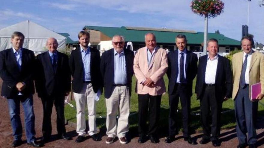 Artigues, Ramis y Joan Llabata entre los participantes en la reunión de ayer en Cabourg.