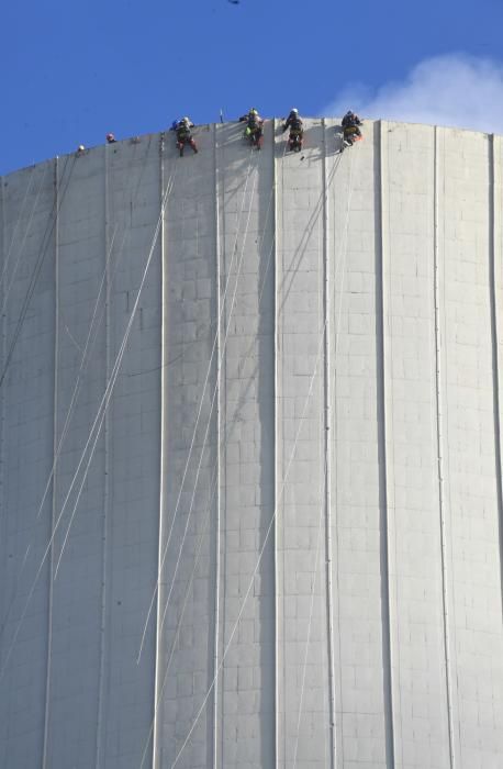 Greenpeace protesta contra el carbón en Meirama