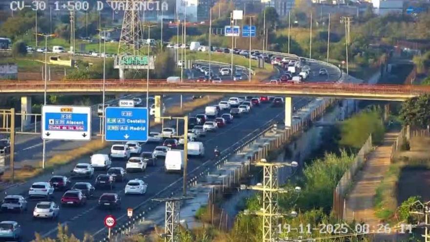 Dos accidentes y unas obras complican la circulación con retenciones kilométricas en Valencia