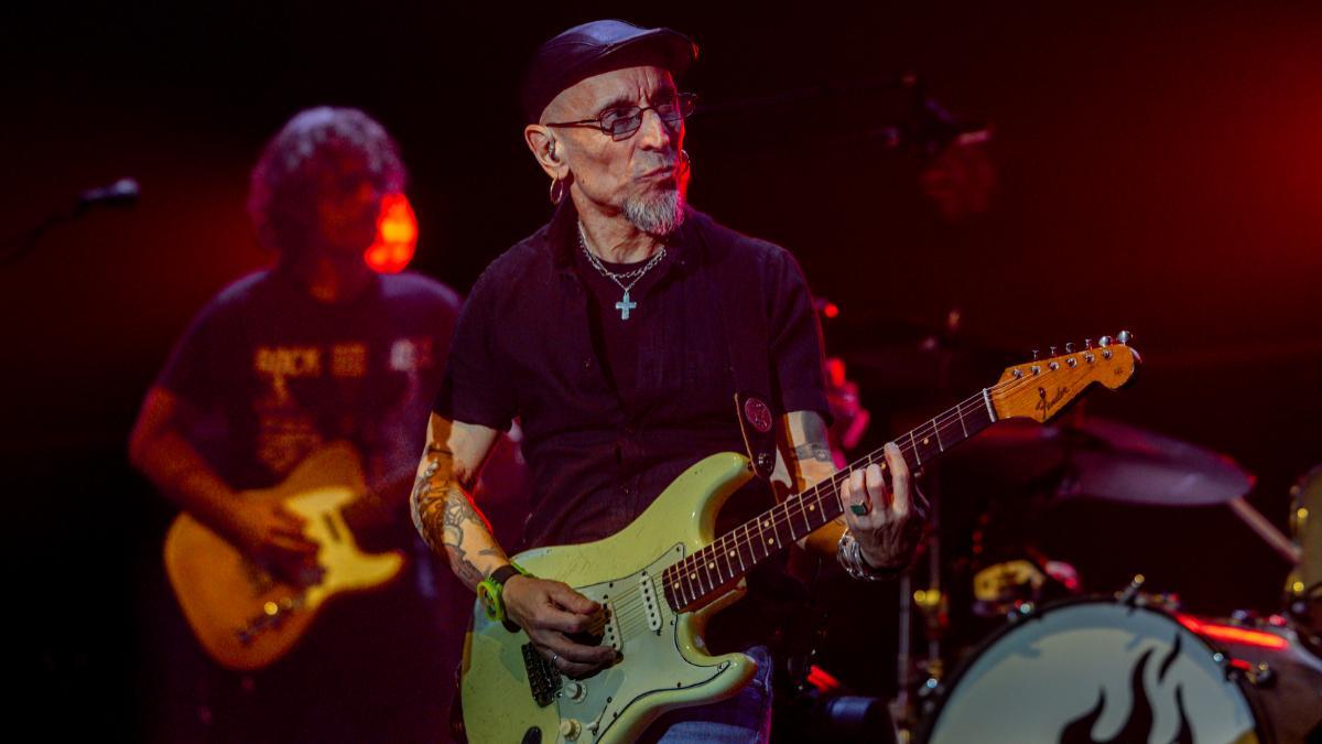 Fito & Fitipaldis actúa en el Movistar Arena.