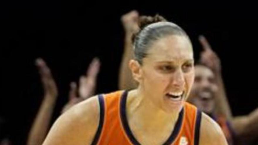 Taurasi se convierte en la primera jugadora en anotar 10.000 puntos en la WNBA