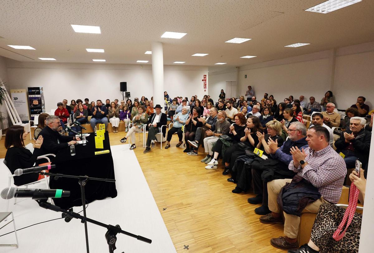 Homenaje a Manuel Bragado, el «padre literario» y editor impecable, durante el Hematofesti