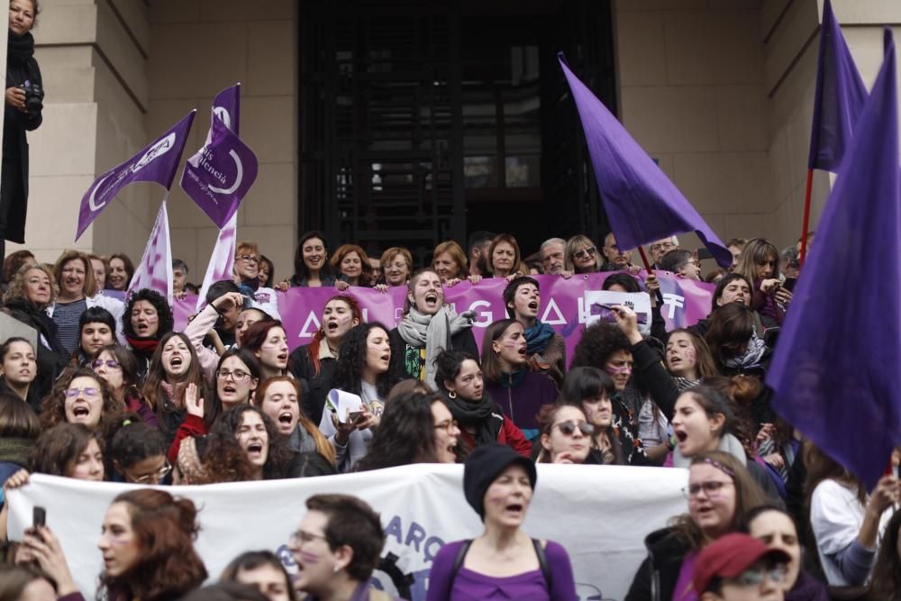 Protesta estudiantil ante el Rectorado de la Universitat de València