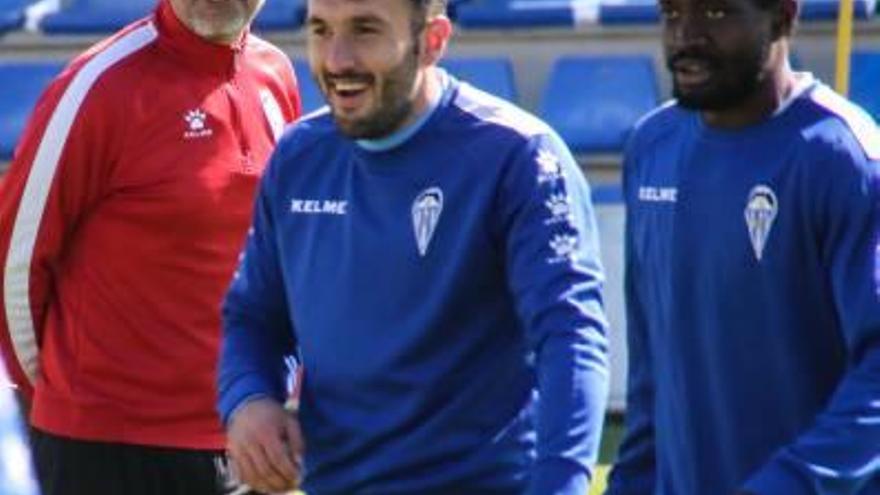 Mario Barrera, Eldin y Anaba, durante un entrenamiento en El Collao.