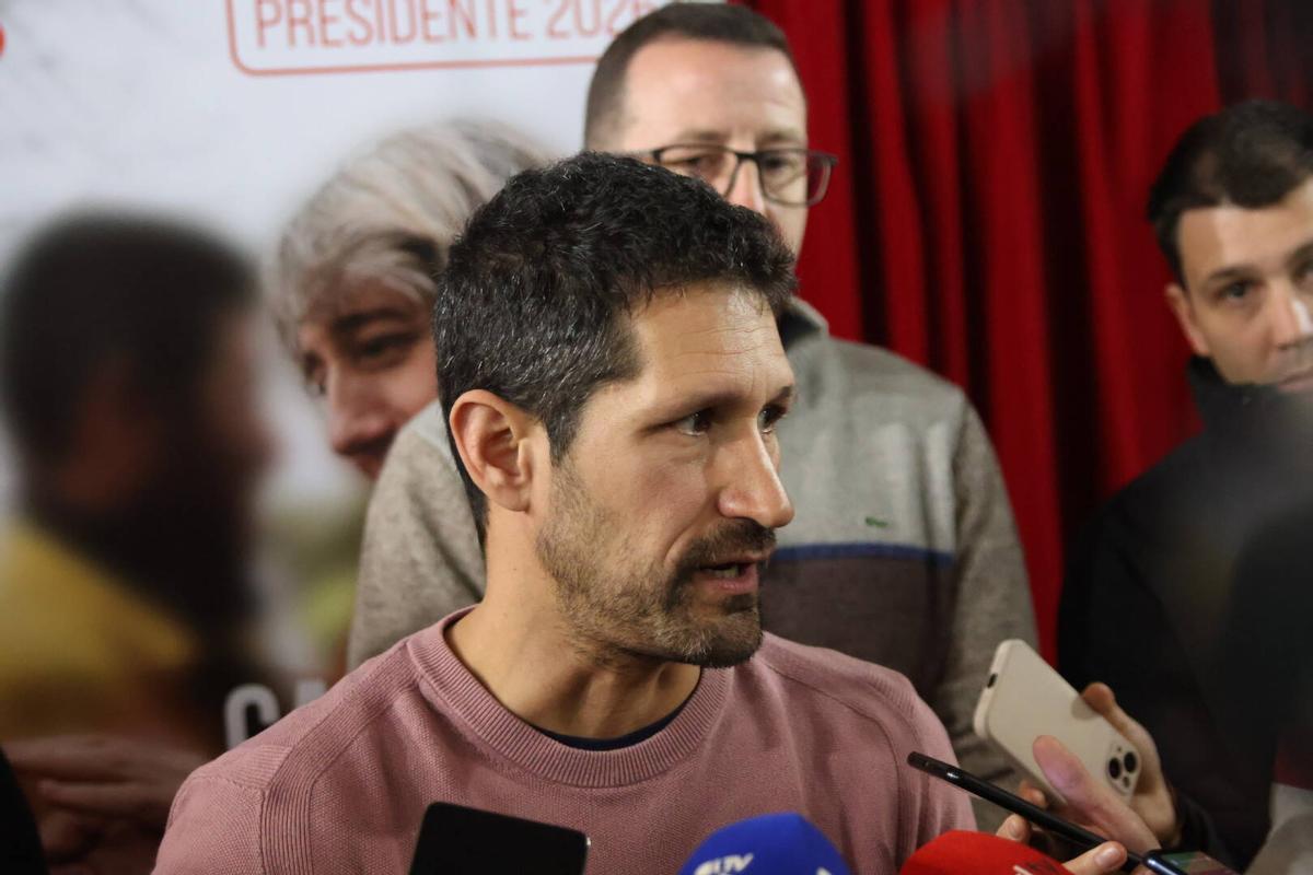 La candidatura socialista atiende a los medios para valorar la situación de la sanidad en la provincia.