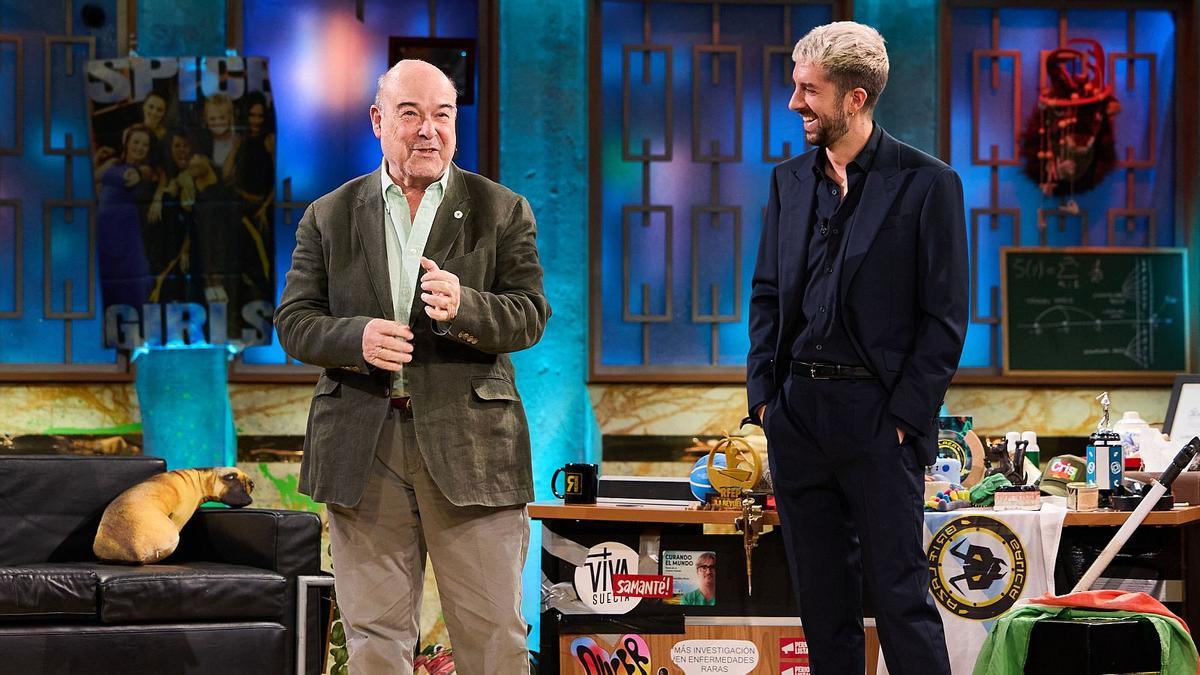 Resines se ríe con Broncano durante La Revuelta