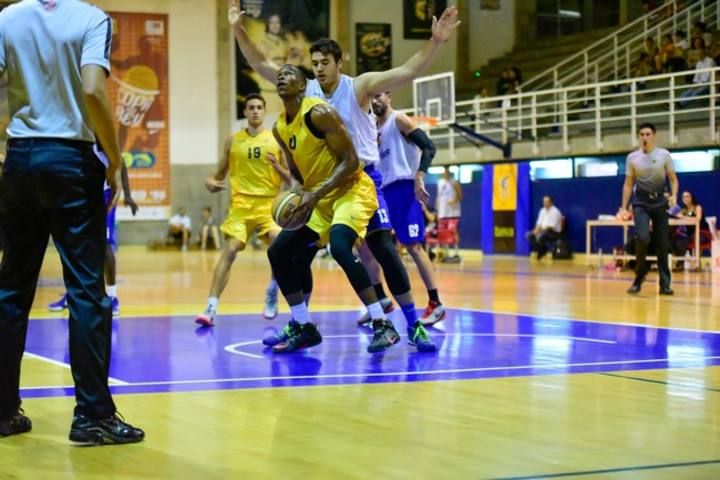 Derbi entre Herbalife GC y Nautico de Tenerife de liga EBA.