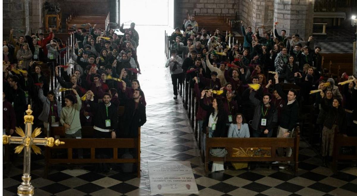 Los participantes, en la iglesia.