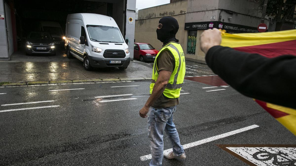 La Guardia Civil interviene planchas para hacer carteles prorreferéndum