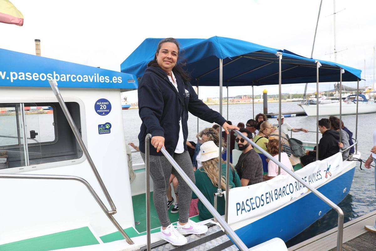 MarioBada con su equipo para los paseos en lancha por la ría.