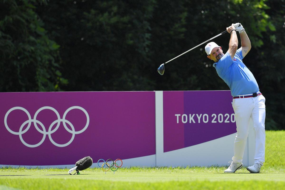 El eslovaco Rory Sabbatini se cuelga la medalla de plata.