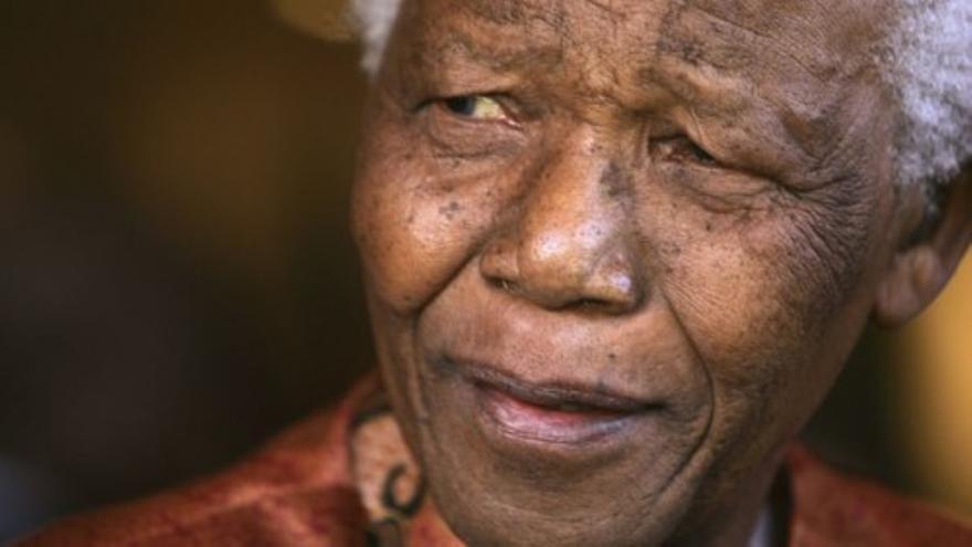 Nelson Mandela se encuentra en estado crítico