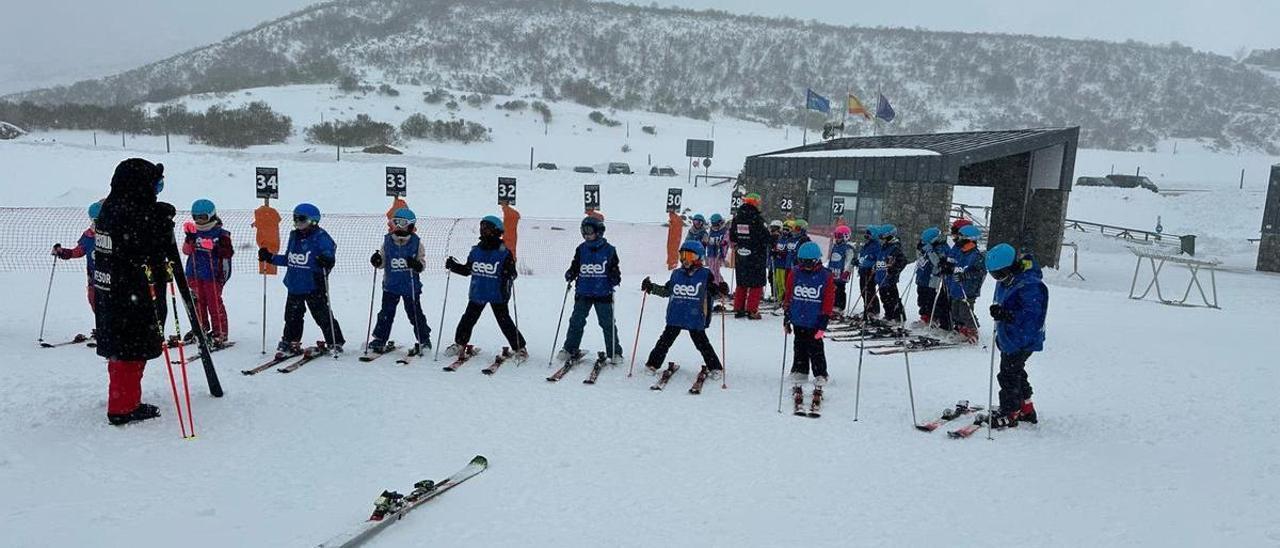 Alumnos de Semana Blanca en Fuentes de Invierno.