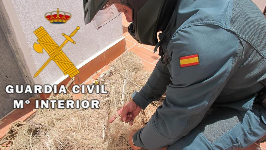 Algunas de las redes decomisadas por la Guardia Civil.