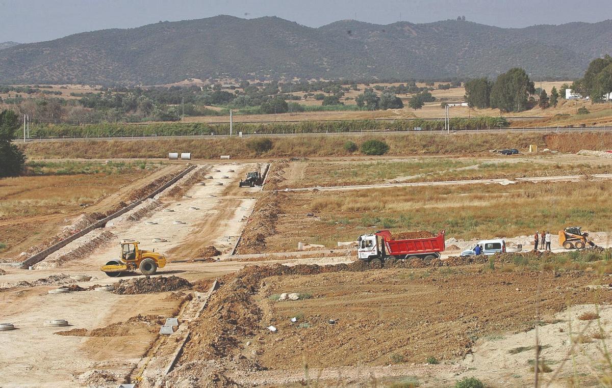 Trabajos de urbanización de las 67 hectáreas del Parque Tecnológico de Córdoba, entre 2006 y 2010.