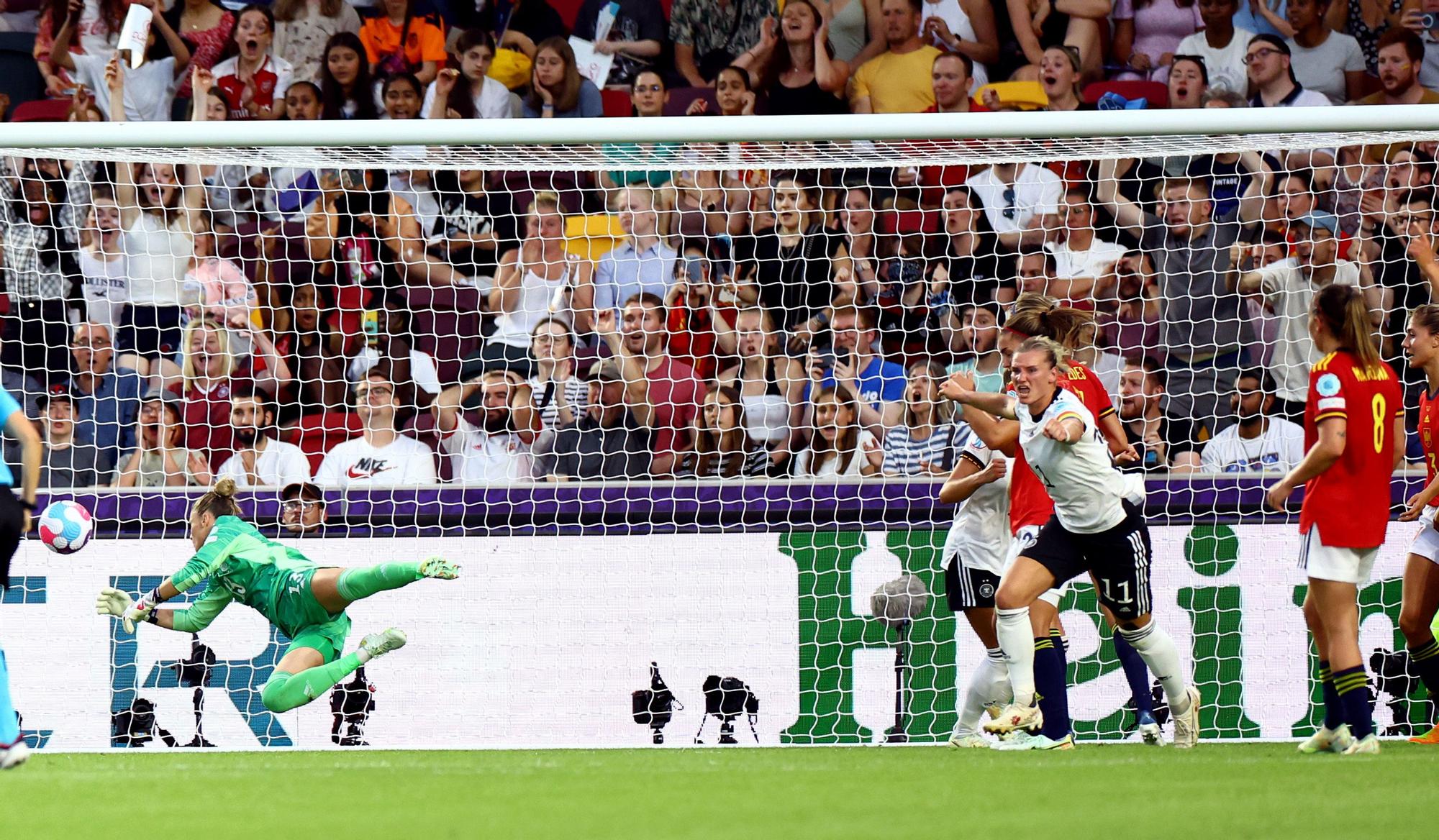 Women's Euro 2022 - Group B - Germany v Spain