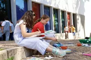 Creación en vivo: el Día Mundial del Arte llena de pinceles y color las plazas de Córdoba